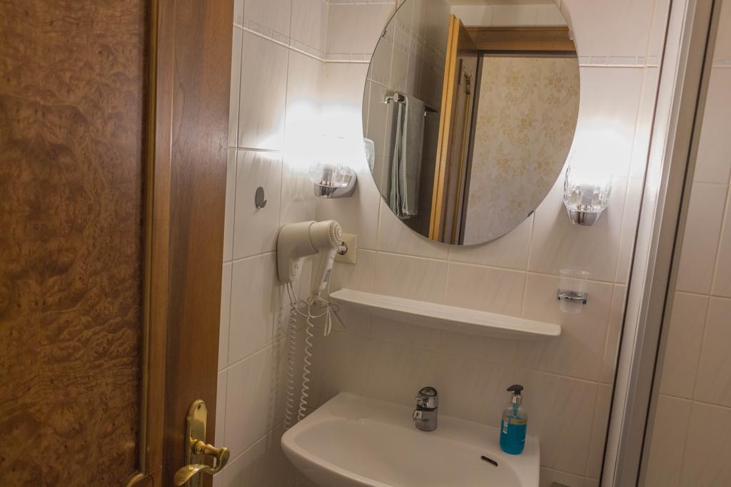 Hotel Five Seasons Фюрт Екстер'єр фото